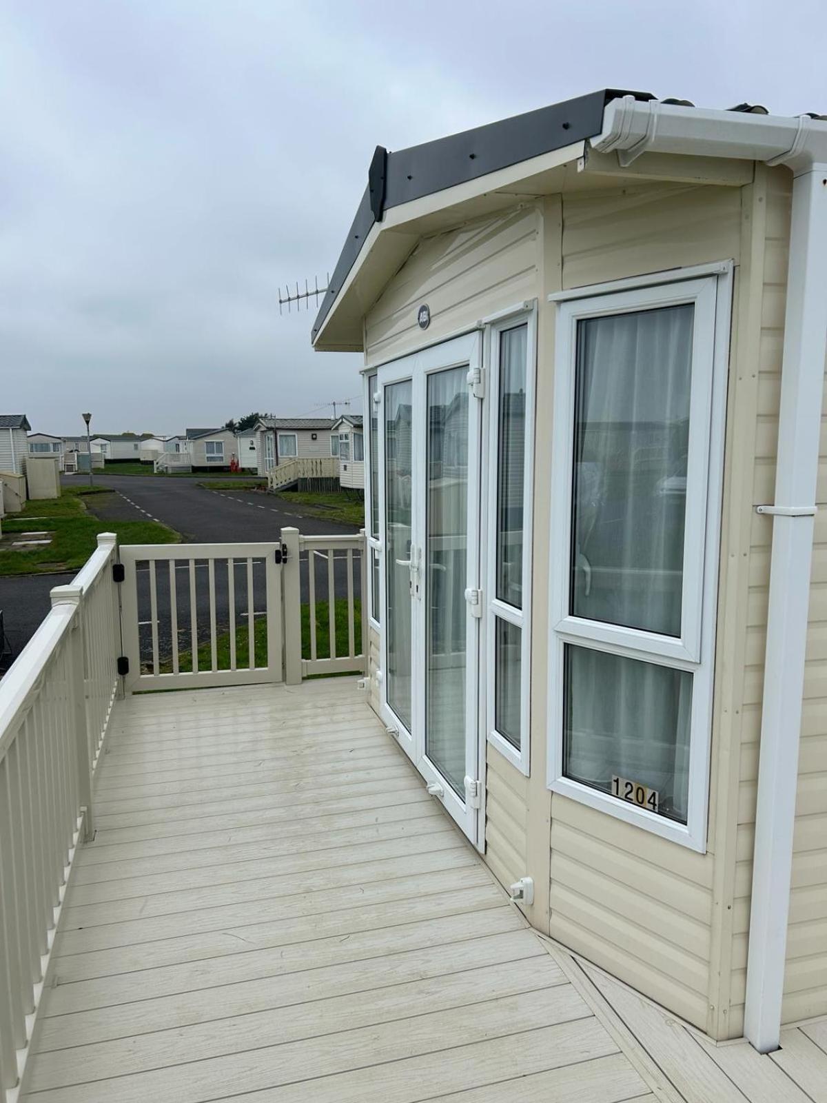 Sunny Escape Villa Selsey Exteriör bild