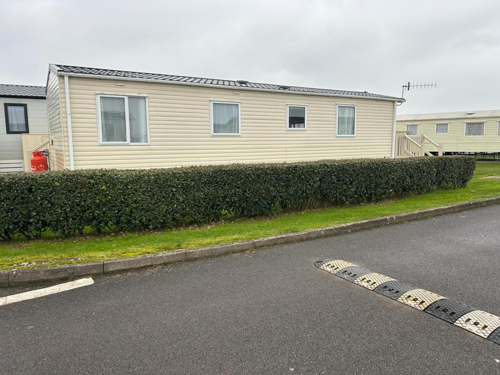Sunny Escape Villa Selsey Exteriör bild